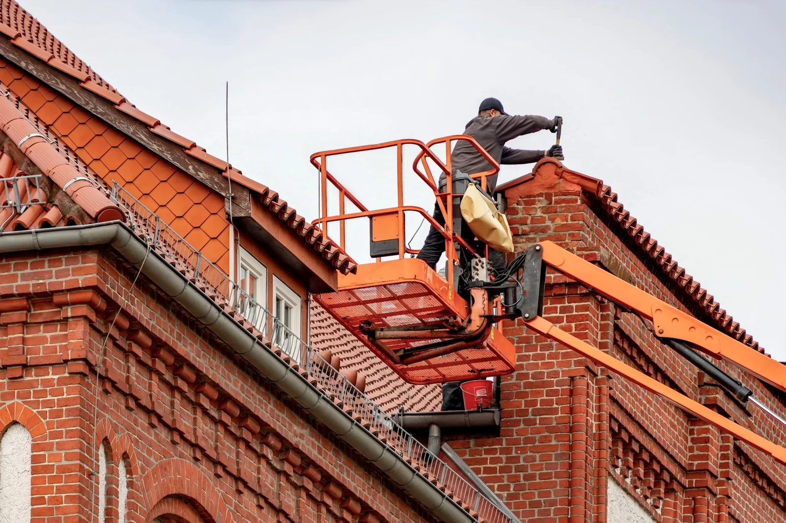 how to clean gutters safely