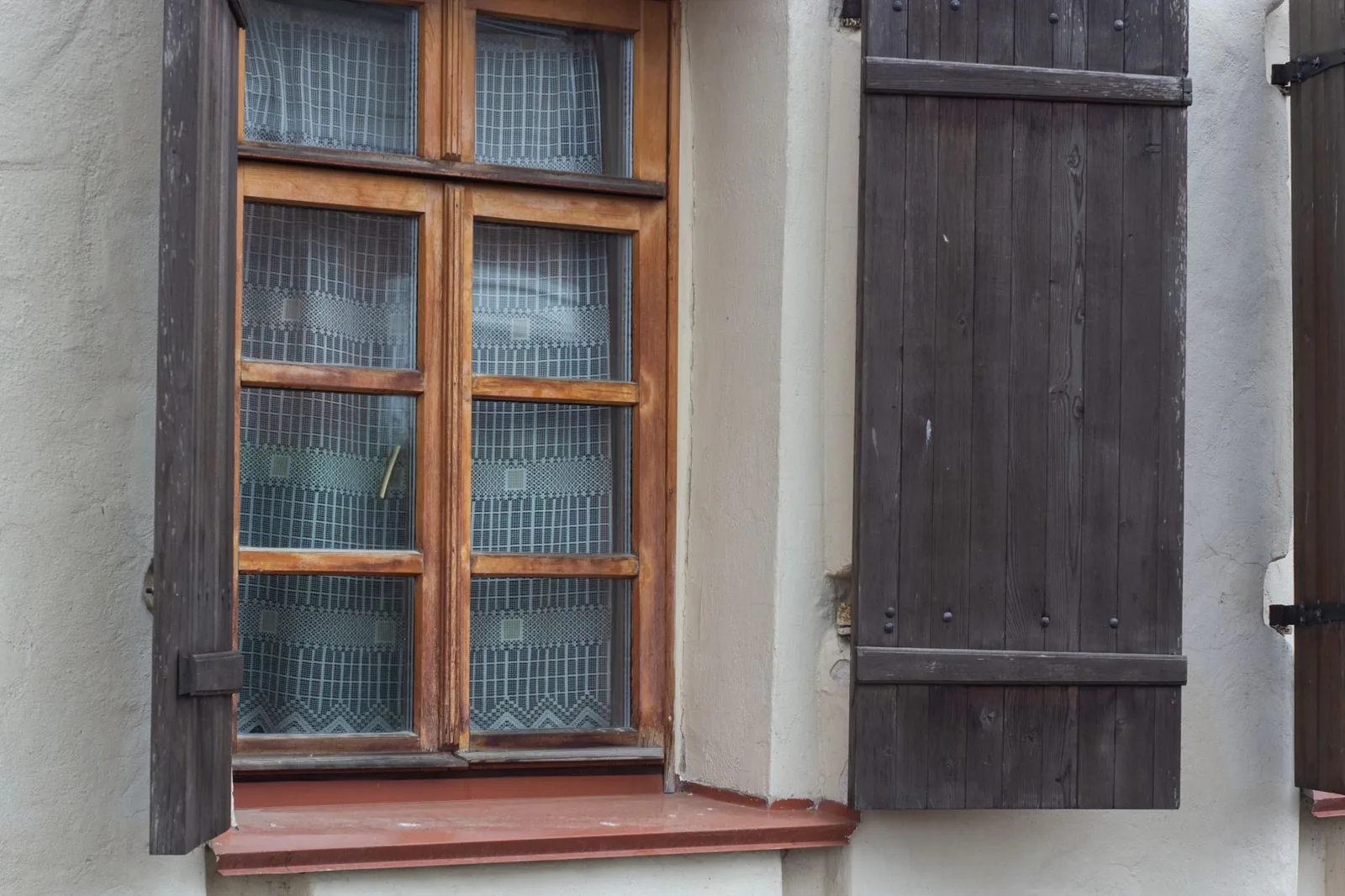 casement window open wide to catch a breeze, compared to a double hung window