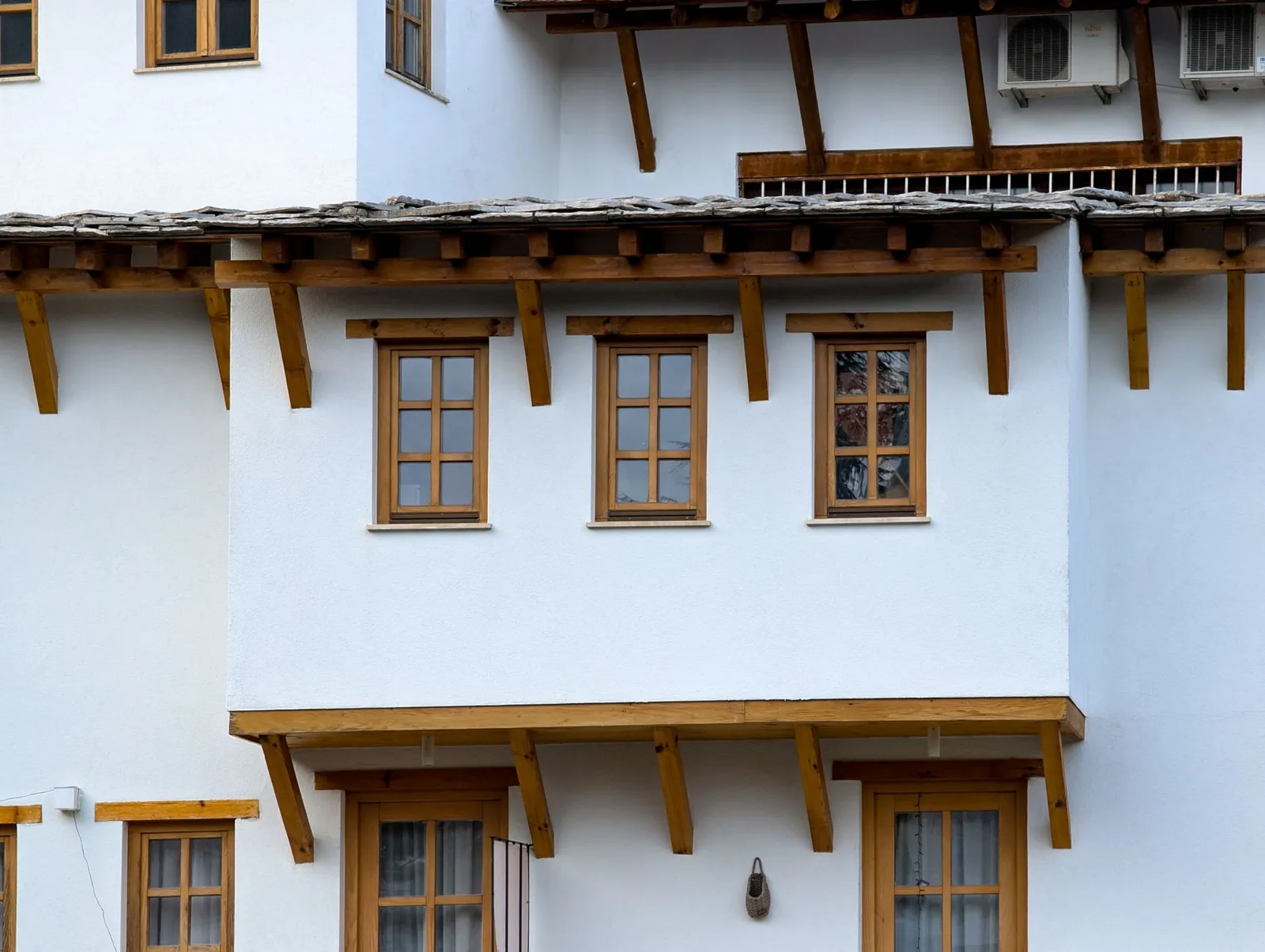 wood and vinyl window frames compared