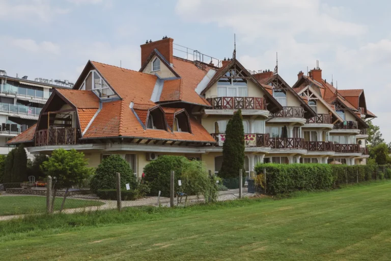 Flat Roof vs Pitched Roof: Which Is Right for Your Home?
