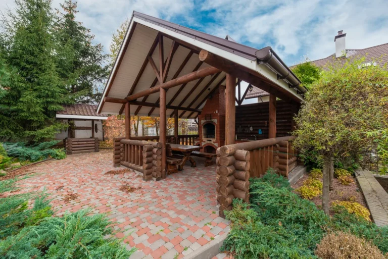 Gazebo vs Pergola Difference: Which Backyard Structure Should You Build?