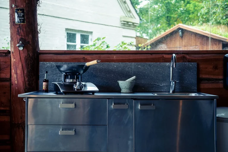 Outdoor Kitchen Cost: What Homeowners Really Pay in 2025