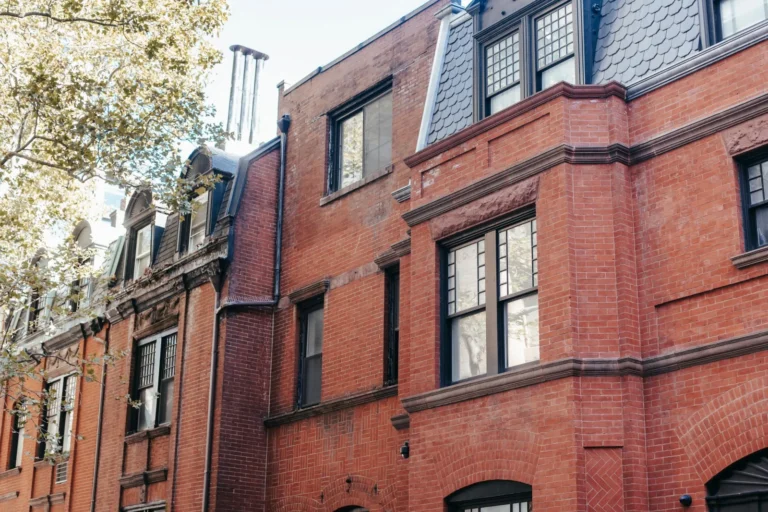 Double Hung vs Casement Windows: Which Is Right for Your Home?
